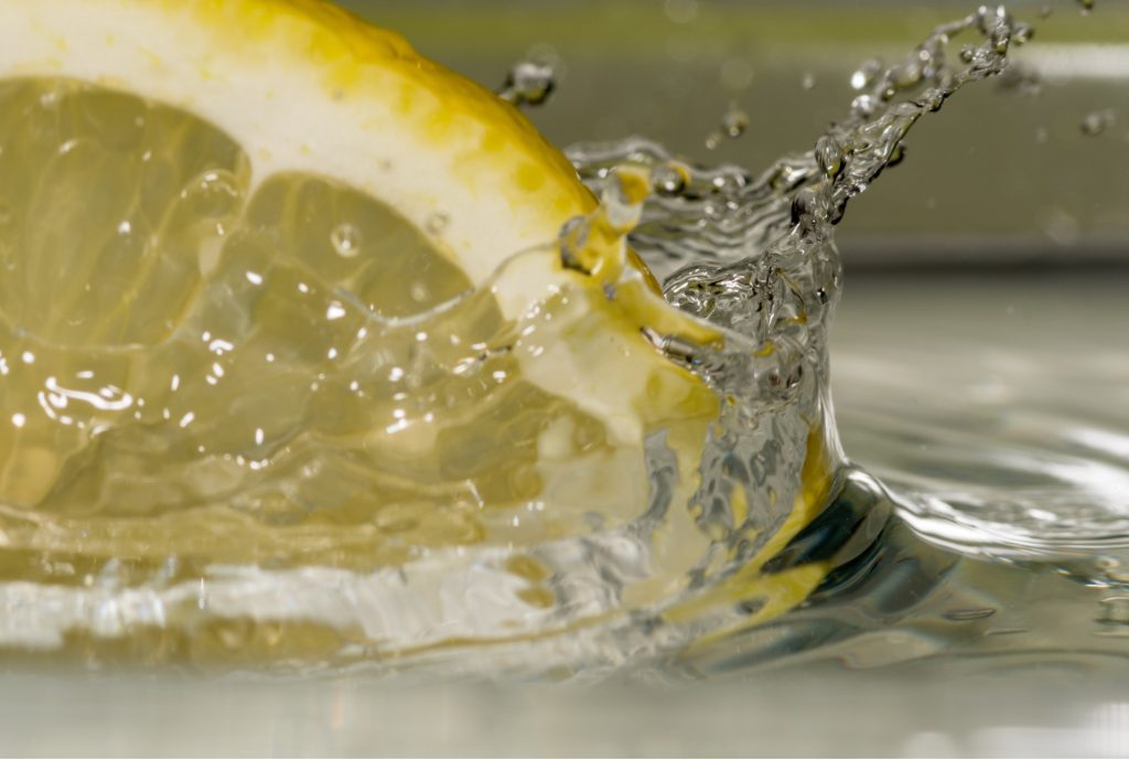 how to remove fish smell with lemon water